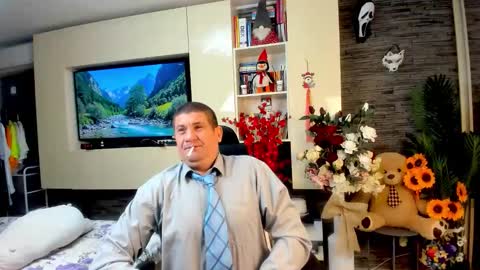 Snapshot of spartandaddy48 chatting on 05-18-26, 04:07 Spartan online show from 05-18-26, 04:07
