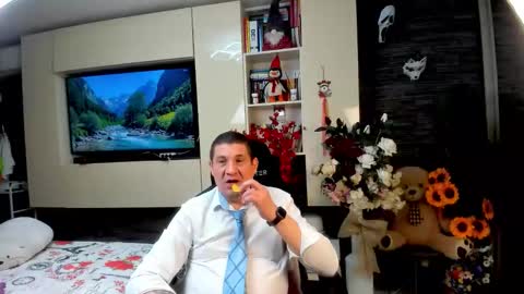 Snapshot of spartandaddy48 chatting on 05-22-26, 06:57 Spartan online show from 05-22-26, 06:57