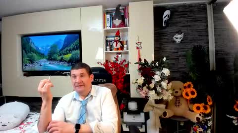 Snapshot of spartandaddy48 chatting on 05-27-26, 06:49 Spartan online show from 05-27-26, 06:49