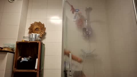 Snapshot of spectacularguy chatting on 01-10-25, 06:49 DutchDude online show from 01-10-25, 06:49