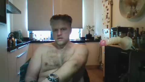 Snapshot of spectacularguy chatting on 02-21-25, 02:16 DutchDude online show from 02-21-25, 02:16