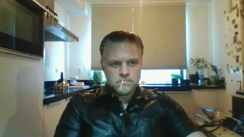 Snapshot of spectacularguy chatting on 02-26-25, 11:20 DutchDude online show from 02-26-25, 11:20