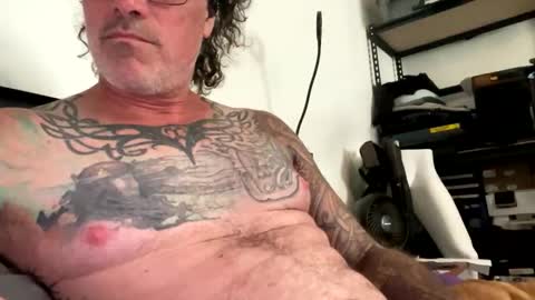 Snapshot of specter1972 chatting on 05-03-26, 04:57 specter1972 online show from 05-03-26, 04:57