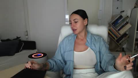 Carla online show from 10-08-25, 04:48