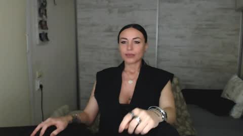 Snapshot of spicemint chatting on 04-29-26, 01:37 Carla online show from 04-29-26, 01:37