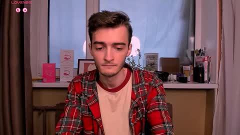 Snapshot of spider___man chatting on 09-27-25, 01:38 Spidey online show from 09-27-25, 01:38