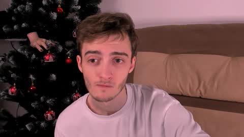 Snapshot of spider___man chatting on 12-14-25, 04:45 Spidey online show from 12-14-25, 04:45