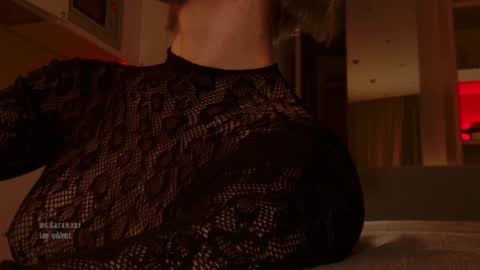 Snapshot of spiklencii chatting on 02-14-25, 09:43 Elizabeth online show from 02-14-25, 09:43