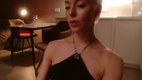 Snapshot of spiklencii chatting on 10-16-25, 06:42 Elizabeth online show from 10-16-25, 06:42