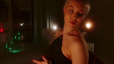 Snapshot of spiklencii chatting on 11-19-25, 05:13 Elizabeth online show from 11-19-25, 05:13