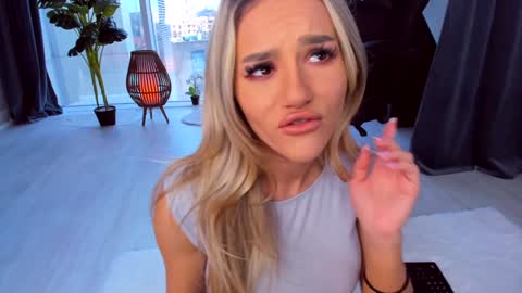 Snapshot of spoilm3mor3 chatting on 01-11-25, 11:45 Anna online show from 01-11-25, 11:45