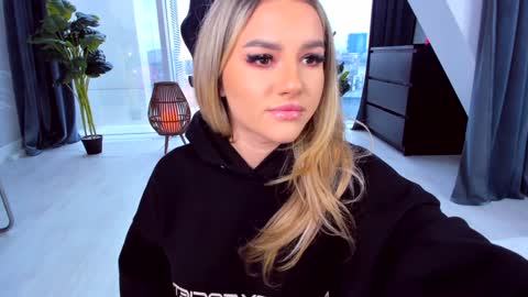 Snapshot of spoilm3mor3 chatting on 02-06-25, 12:16 Anna online show from 02-06-25, 12:16