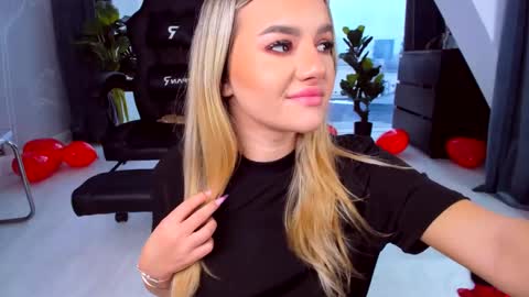 Snapshot of spoilm3mor3 chatting on 03-01-25, 12:23 Anna online show from 03-01-25, 12:23