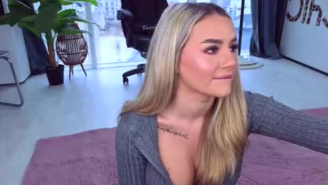 Snapshot of spoilm3mor3 chatting on 10-04-25, 10:13 Anna online show from 10-04-25, 10:13