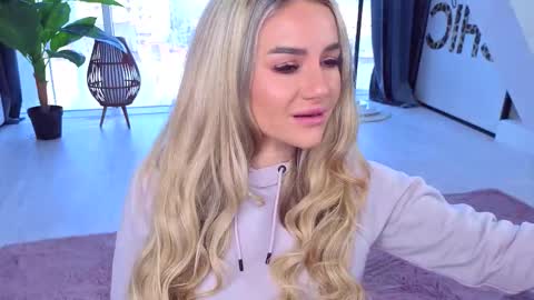 Snapshot of spoilm3mor3 chatting on 10-10-25, 10:47 Anna online show from 10-10-25, 10:47