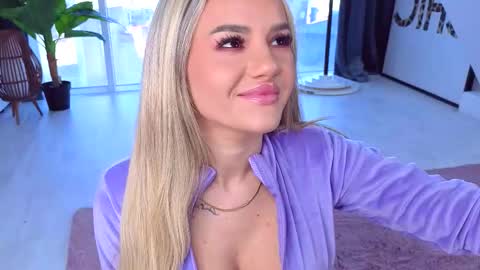 Snapshot of spoilm3mor3 chatting on 10-29-25, 11:45 Anna online show from 10-29-25, 11:45