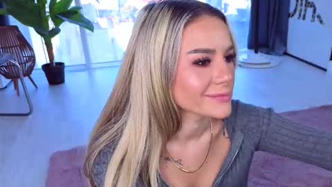 Snapshot of spoilm3mor3 chatting on 11-02-25, 11:12 Anna online show from 11-02-25, 11:12