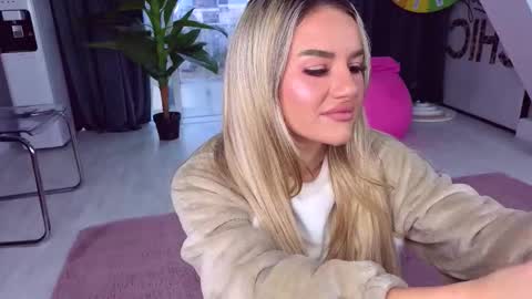 Snapshot of spoilm3mor3 chatting on 11-08-25, 12:38 Anna online show from 11-08-25, 12:38