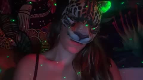 Snapshot of spottedbeauty chatting on 10-31-25, 09:21 spottedbeauty online show from 10-31-25, 09:21