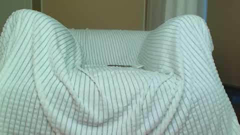 Snapshot of squikt chatting on 10-31-25, 06:58 Amelia online show from 10-31-25, 06:58