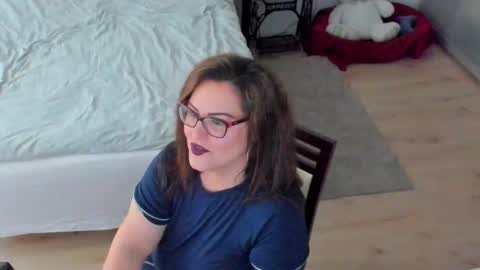 Snapshot of squirt_kimmm chatting on 11-12-25, 09:10 Kim online show from 11-12-25, 09:10