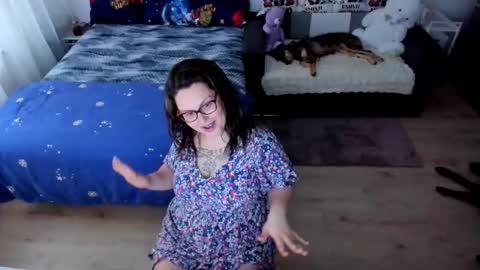 Snapshot of squirt_kimmm chatting on 11-28-25, 10:29 Kim online show from 11-28-25, 10:29