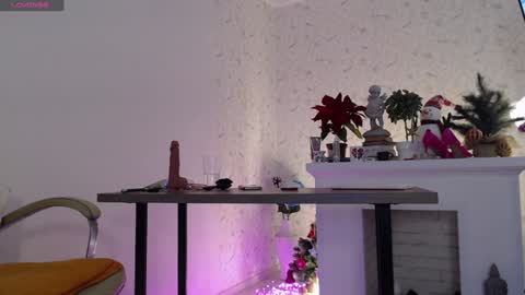 Female online show from 01-08-25, 09:21