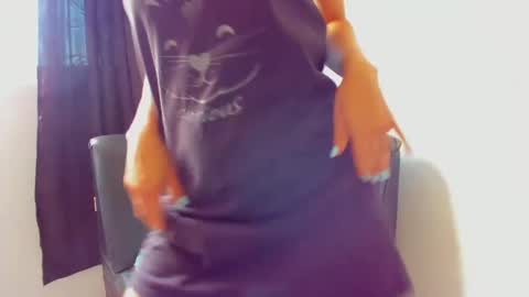 Snapshot of squirttati33 chatting on 02-19-25, 04:11 Tati online show from 02-19-25, 04:11