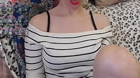 Snapshot of squirtyeleanor chatting on 11-10-25, 09:41 SquirtyEleanor online show from 11-10-25, 09:41