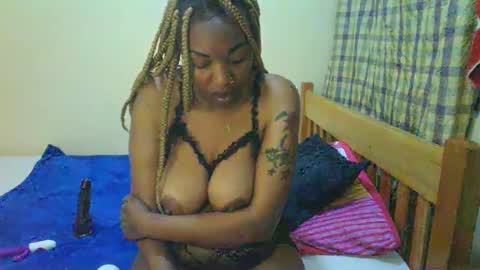 Snapshot of squish_sexy chatting on 01-08-25, 08:27 Sexy muna online show from 01-08-25, 08:27