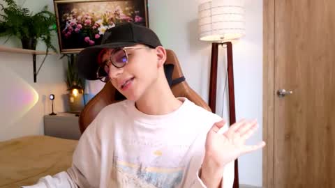 Snapshot of sr_evann chatting on 03-12-26, 04:46 sr_evann online show from 03-12-26, 04:46