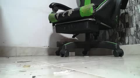Snapshot of srfindomfeet_ chatting on 05-10-26, 04:34 sr master cum its my old account online show from 05-10-26, 04:34