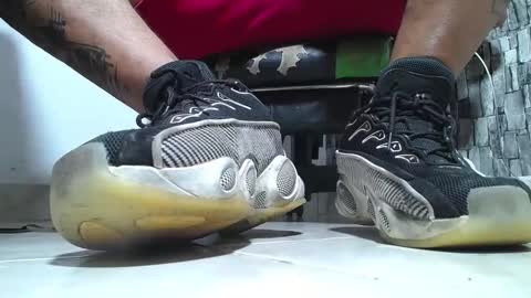 Snapshot of srfindomfeet_ chatting on 05-12-26, 06:49 sr master cum its my old account online show from 05-12-26, 06:49
