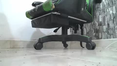Snapshot of srfindomfeet_ chatting on 05-15-26, 06:26 sr master cum its my old account online show from 05-15-26, 06:26