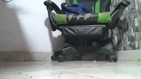 Snapshot of srfindomfeet_ chatting on 05-17-26, 05:20 sr master cum its my old account online show from 05-17-26, 05:20