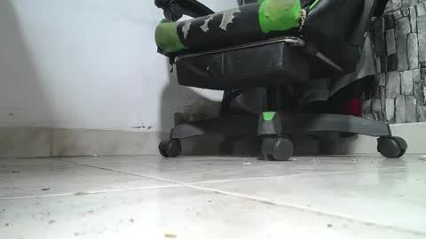 Snapshot of srfindomfeet_ chatting on 05-19-26, 01:56 sr master cum its my old account online show from 05-19-26, 01:56