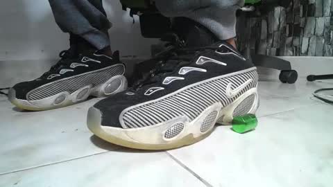 Snapshot of srfindomfeet_ chatting on 06-06-26, 06:07 sr master cum its my old account online show from 06-06-26, 06:07
