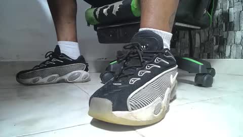 Snapshot of srfindomfeet_ chatting on 06-07-26, 02:59 sr master cum its my old account online show from 06-07-26, 02:59