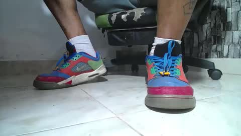 Snapshot of srfindomfeet_ chatting on 06-07-26, 10:24 sr master cum its my old account online show from 06-07-26, 10:24