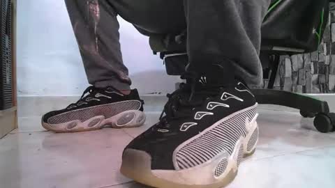 Snapshot of srfindomfeet_ chatting on 06-09-26, 07:25 sr master cum its my old account online show from 06-09-26, 07:25