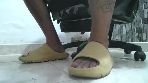 Snapshot of srfindomfeet_ chatting on 06-11-26, 12:08 sr master cum its my old account online show from 06-11-26, 12:08