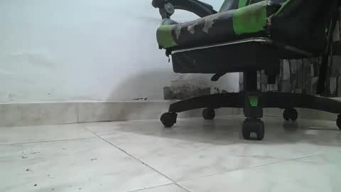 Snapshot of srfindomfeet_ chatting on 06-11-26, 02:53 sr master cum its my old account online show from 06-11-26, 02:53