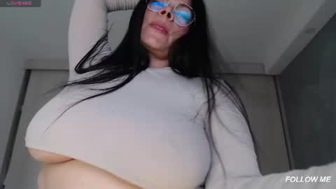 Snapshot of srta_jenn_croft chatting on 07-10-26, 05:15 Crystal Croft help me reach 100likes online show from 07-10-26, 05:15