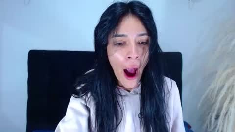 Snapshot of srta_luciana chatting on 06-12-26, 12:04 . . online show from 06-12-26, 12:04