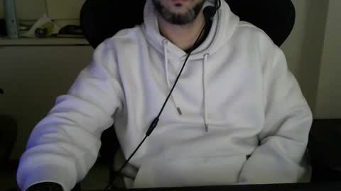 Snapshot of srtramposo chatting on 11-25-25, 05:13 srtramposo online show from 11-25-25, 05:13