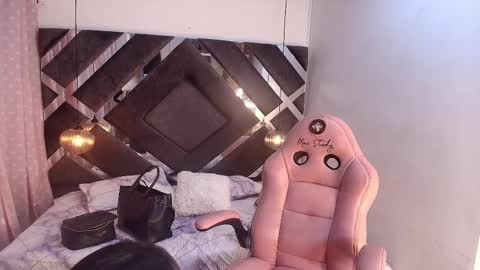 Snapshot of ss_samantha chatting on 02-23-25, 07:17 samantha online show from 02-23-25, 07:17