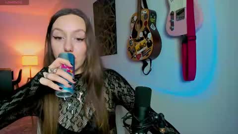 Snapshot of sshawty chatting on 02-11-25, 02:24 Anni if Im offline for a long time Im depressed feel free to support me offline online show from 02-11-25, 02:24