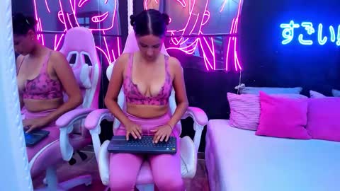 Snapshot of staarlightt chatting on 09-24-25, 08:23 staarlightt online show from 09-24-25, 08:23