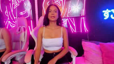 Snapshot of staarlightt chatting on 11-17-25, 10:04 staarlightt online show from 11-17-25, 10:04