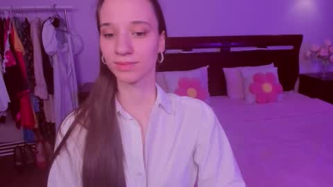 Snapshot of staceycutie chatting on 02-19-26, 05:42 StaceyCutie online show from 02-19-26, 05:42